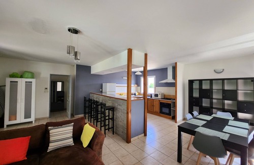 Saint-Julien-de-Peyrolas House | Villa 3 Chambres Avec Jardin et Piscine Privative