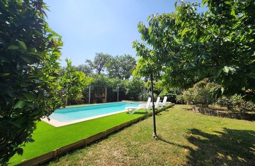 Saint-Julien-de-Peyrolas House | Villa 3 Chambres Avec Jardin et Piscine Privative