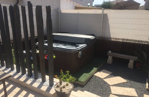 Saint-Laurent-d'Aigouze Villa | Villa with jacuzzi near the beaches