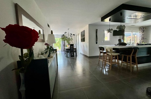 Saint-Laurent-des-Arbres Villa | Villa les Arts de la Table