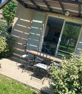 Saint-Saturnin-les-Avignon Apartment | Villa Tia - Maisonnette - 2 chb - 2 sdb - CLIM- piscines - bord de lac -