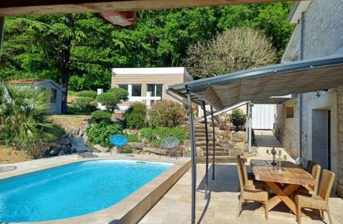 Sainte-Colombe-en-Bruilhois Villa | Villa à la campagne