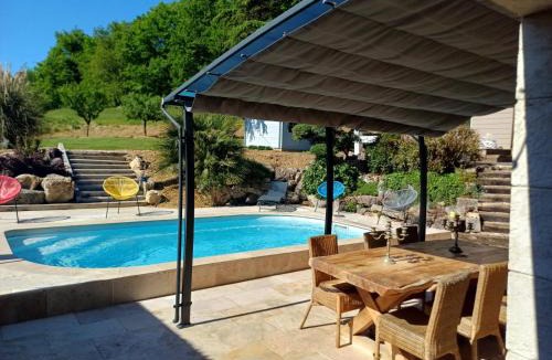 Sainte-Colombe-en-Bruilhois Villa | Villa à la campagne