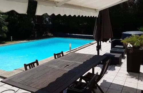 Varces-Allieres-et-Risset Apartment | Villa with swimming pool and jacuzzi,