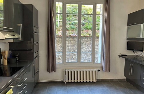 Vernou-la-Celle-sur-Seine Villa | Villa des Sources overlooking the Seine