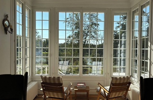 Vernou-la-Celle-sur-Seine Villa | Villa des Sources overlooking the Seine