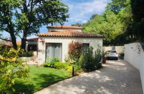 Bouc-Bel-Air Bed & Breakfast | Villa Francine