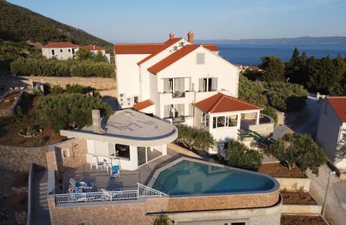 Bol Apartment | Villa Franka with swimming pool