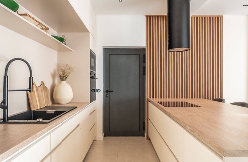 Velim House | Villa Freedom - Five Bedroom with Balcony