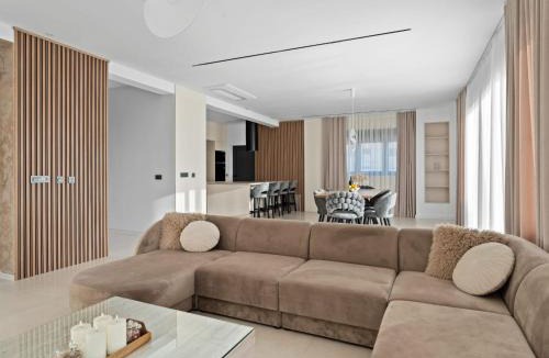 Velim House | Villa Freedom - Five Bedroom House with Balcony