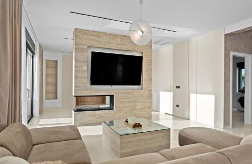 Velim House | Villa Freedom - Five Bedroom House with Balcony