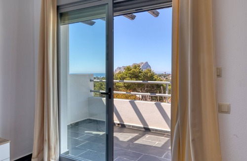 Urbanitzacio la Fustera Villa | Villa 'Fustera' with Private Pool, Wi-Fi and Air Conditioning
