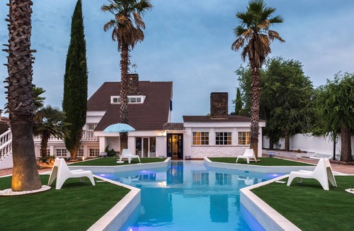 Villaluenga de la Sagra House | Villa Gloria with Spa and Pool – Country House in Toledo