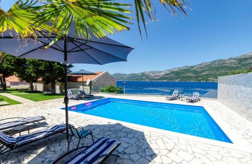 Cove Tri Zala (Zrnovo) Villa | Villa Gabriela