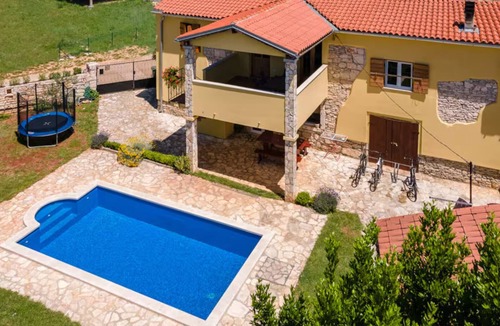 Gajana Villa | Villa Gajana 1 by Villas Guide