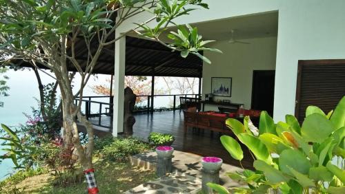 Cisolok Villa | VILLA GAMRANG di PELABUHAN RATU