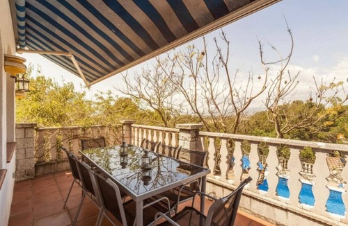 Castellet i la Gornal House | Villa Gessamí: Piscina Climatizada & Zona infantil