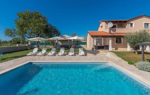 Brecevici Villa | Villa Gita