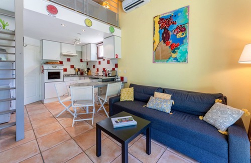 Sommieres Villa | Villa 'Gite De Camp Chéri' with Shared Pool, Wi-Fi and Air Conditioning