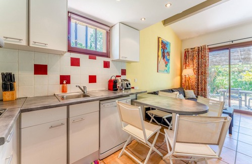 Sommieres Villa | Villa 'Gite De Camp Chéri' with Shared Pool, Wi-Fi and Air Conditioning