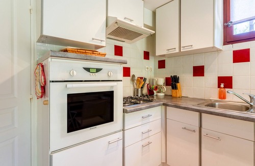 Sommieres Villa | Villa 'Gite De Camp Chéri' with Shared Pool, Wi-Fi and Air Conditioning
