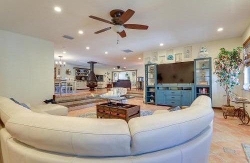 Flora Villa House | ‘Villa Giulia’ Home w/Outdoor Oasis in Sarasota!