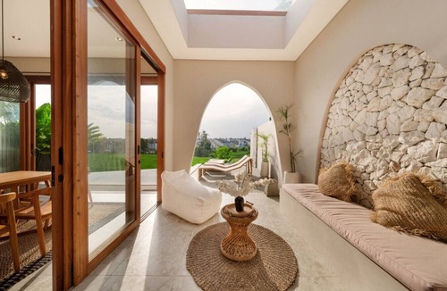 Tumbak Bayuh House | Villa Glentana - 3BR EPIC Sunset Villa