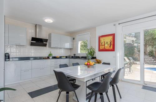 El Mas Isaac Villa | Villa Golden by Interhome