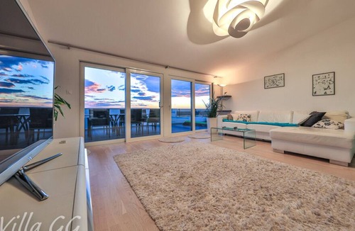 Cove Makarac (Milna) Villa | Villa Grande