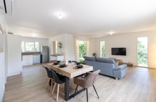 Berrias-et-Casteljau House | Villa Graveyron - Maison avec piscine privée