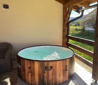 Plaski House | Villa Green house - shared pool & BBQ