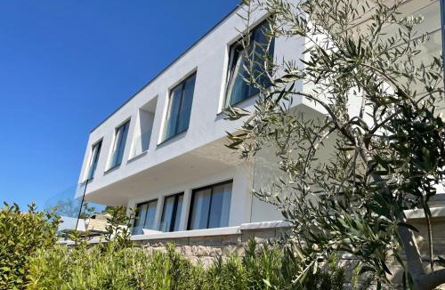 Celina Villa | Villa Gust, sea view, pool, jacuzzi, sauna, cinema