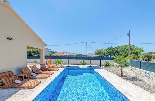 Businci Villa | Villa Half Moon - Three Bedroom Villa, Sleeps 6