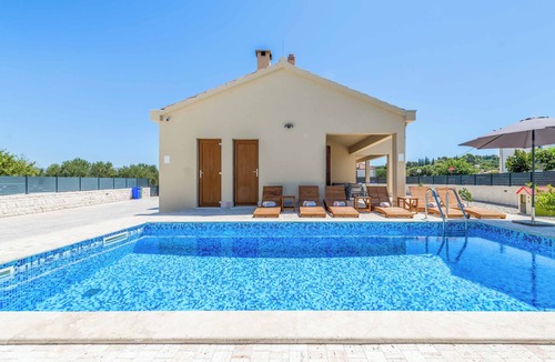 Businci Villa | Villa Half Moon - Three Bedroom Villa, Sleeps 6