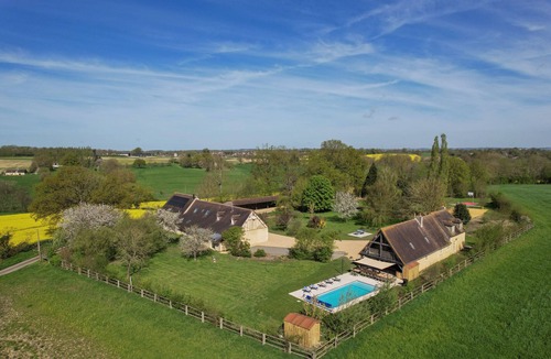 Eperrais Villa | Villa Haut Briauche (61) - Heated pool - Beach Volley - 2h Paris - 45p