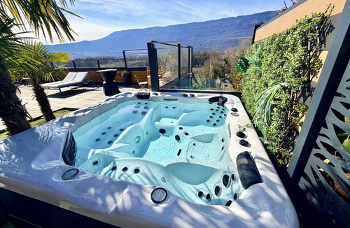 Viviers-du-Lac Villa | Villa: heated pool spa sauna air conditioning