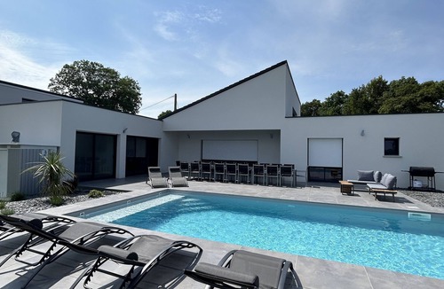 Pierric House | Villa Heated pool Jacuzzi & Multi activities Nature view