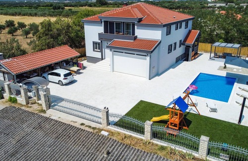 Zemunik Donji Villa | Villa Heaven, 12 PAX, private heated pool, pet friendly, children's playground