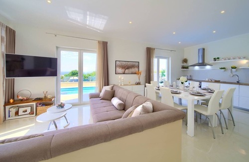 Klanfari Villa | Villa Hedera/Casa Hedera with Private Pool