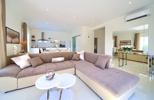 Klanfari Villa | Villa Hedera with Sea View