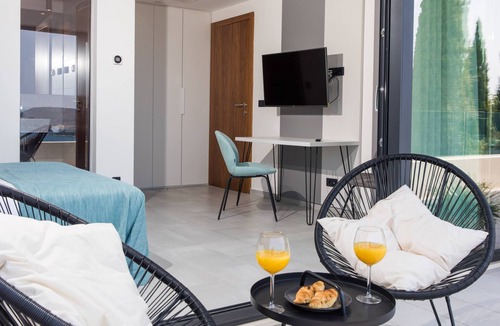 Orasac Villa | Villa Helios is a beautifully positioned contemporary villa with a private pool