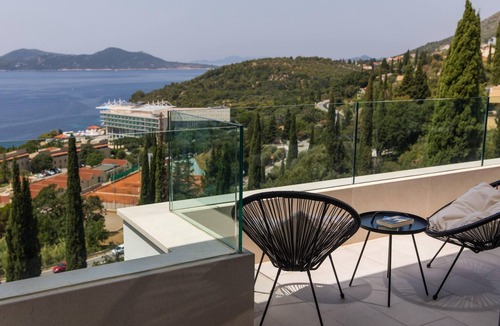 Orasac Villa | Villa Helios is a beautifully positioned contemporary villa with a private pool