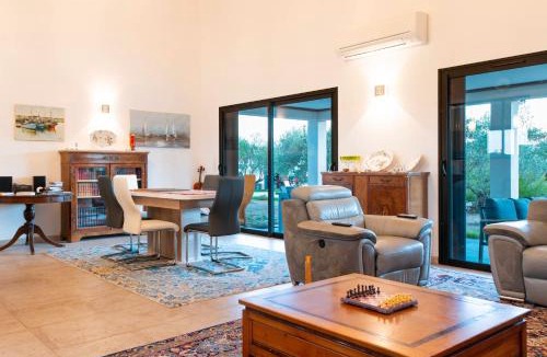 Aleria Bed & Breakfast | Villa Helychrisa
