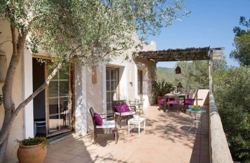 Canyelles House | Villa Hermosa at Masia Nur