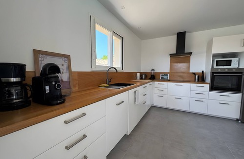 Goudargues Villa | Villa 'Hestia' with Private Pool, Wi-Fi and Air Conditioning