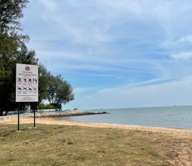 Taman Pantai Dickson House | Villa Hijau PD