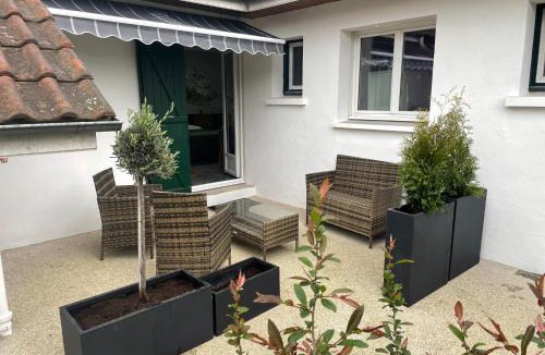 Saint-Andre-les-Vergers Hotel | Villa Hotel