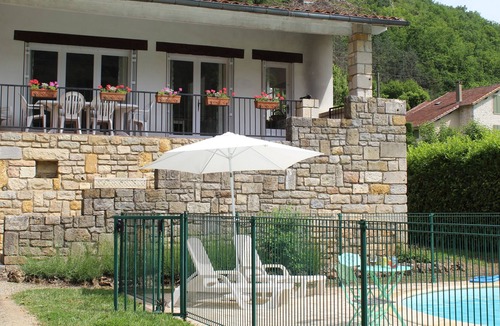 Saint-Antonin Noble Val Villa | Villa in hedged gardens with views. 0.5 kms easy walk bakery, bars, restaurants