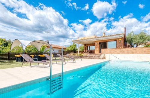 El Mas Mora Villa | Villa 'Ibiza' with Private Pool, Private Terrace and Wi-Fi