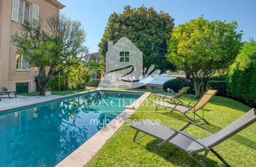 Saint-Jean-Cap-Ferrat Villa | Villa Idyllique en front de mer